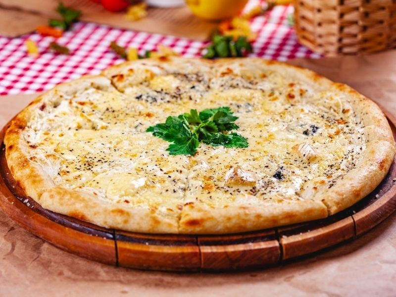 Dört Çesit Peynirli Pizza